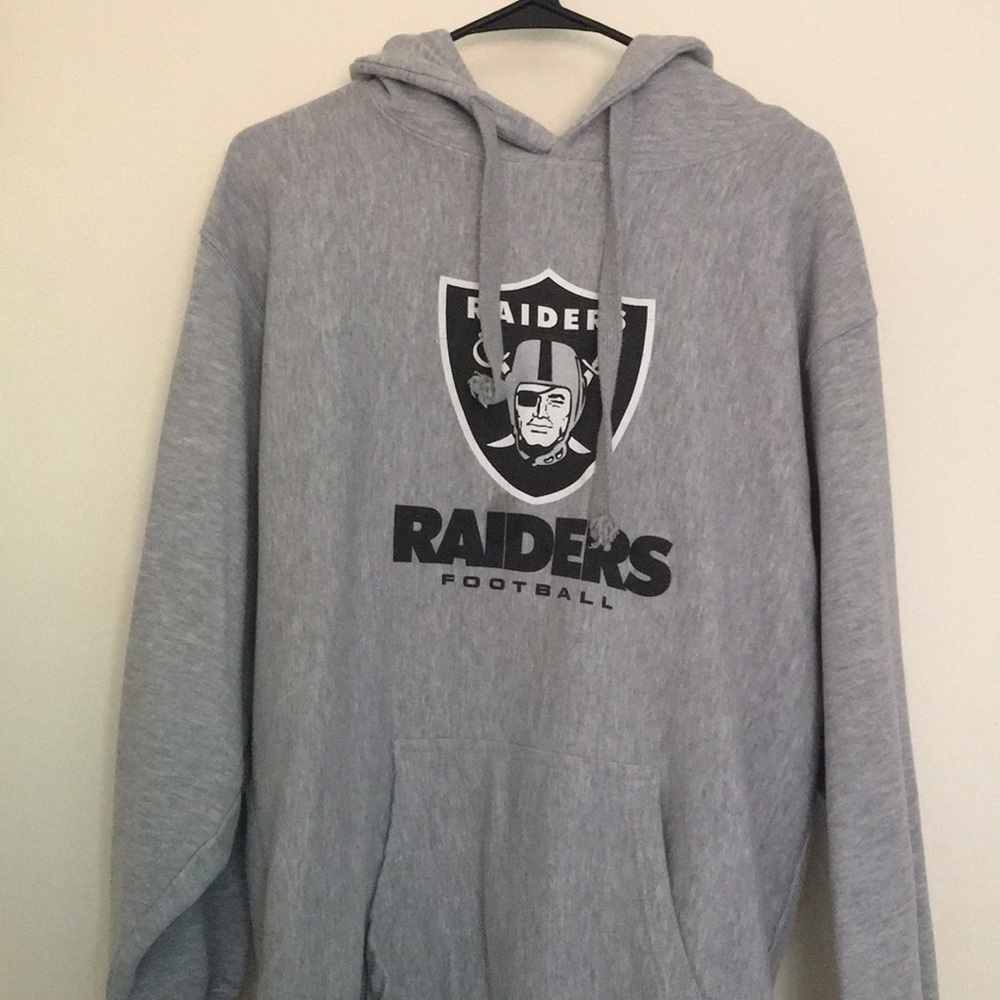 Raider sweater size L